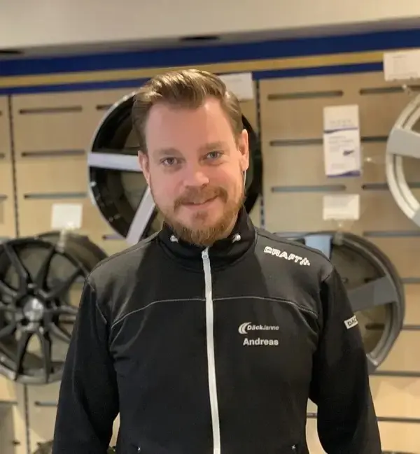 Andreas Israelsson på DäckJanne Gör ett smidigt däckbyte hos Däckjanne och ta en kaffe medans du väntar