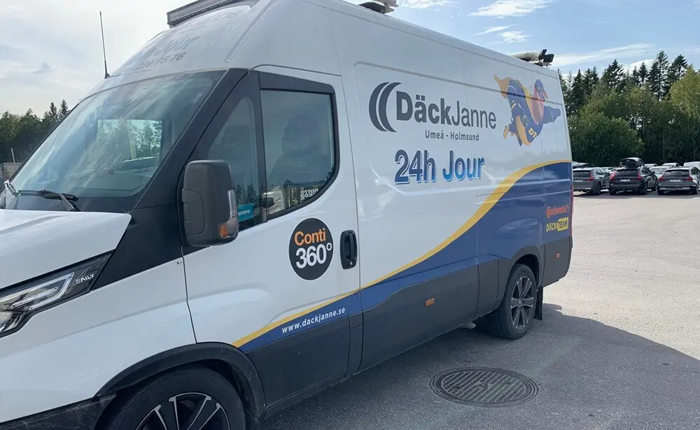 Skåpbil för däckjour för lätta fordon från Andreas och DäckJanne, redo för snabb service i Umeå