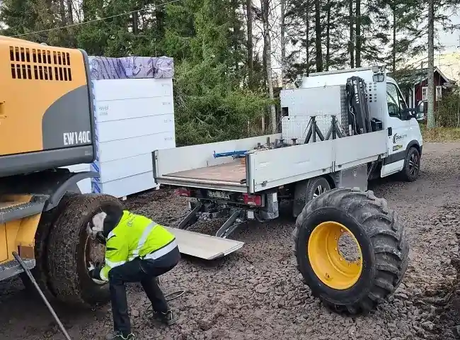 Vi erbjuder jourservice f&ouml;r tunga fordon s&aring;som lastbilar, bussar, skogsmaskiner med mera